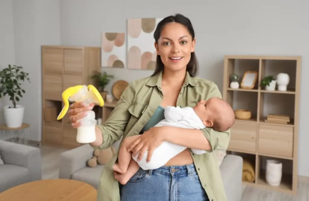 Pumping & Bottle Feeding: Building a Routine That Works